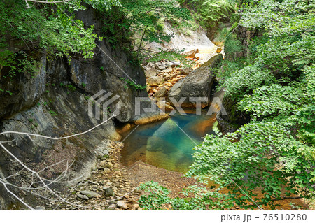 群馬県 県道55号中之条草津線からの長笹沢川 群馬県 県道55号中之条草津線からの長笹沢川 76510280