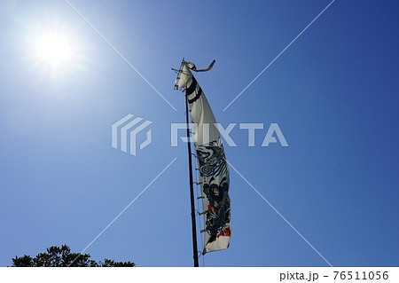 青空にはためく武者絵のぼり 端午の節句 （世田谷区立次大夫堀公園）の