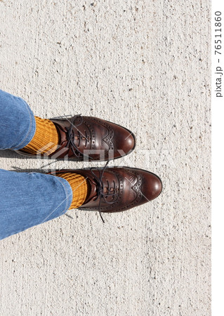 辛子色の靴下と革靴 辛子色の靴下と革靴 76511860