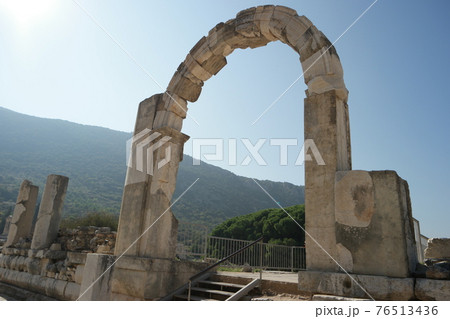 Ancient marble arch in the ancient city of Ephesus, Selcuk, Turkey. 76513436