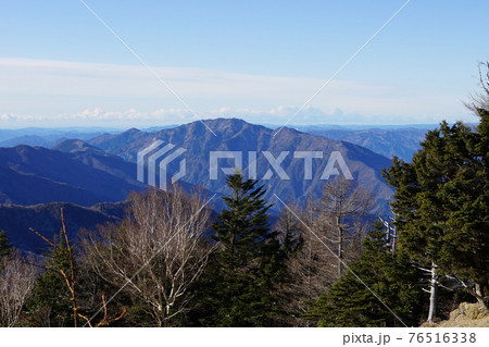 池口岳登山道から見る山岳地帯 76516338