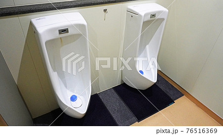 トイレのある風景＜01＞（男子用小便器）の写真素材 [76516369] - PIXTA