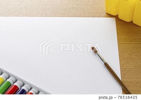 画材　絵の具と筆 76516435