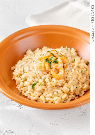 Portion of risotto with prawn 76521435