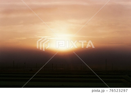 田舎の日の出 76523297