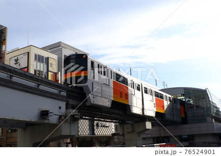 モノレールと立川南駅の写真素材