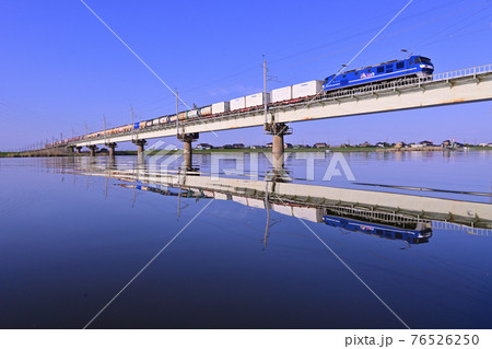 貨物列車 快晴の朝 貨物列車 快晴の朝 76526250