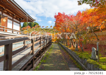 倶利伽羅不動寺の紅葉 倶利伽羅不動寺の紅葉 76526381