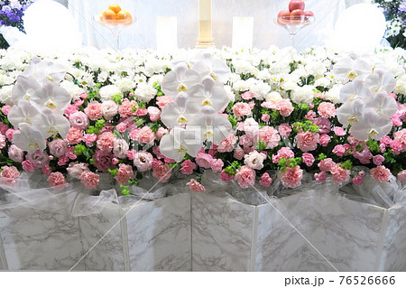胡蝶蘭が入ったお洒落な花祭壇 胡蝶蘭が入ったお洒落な花祭壇 76526666