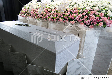 布で覆われた棺桶 布で覆われた棺桶 76526668