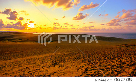 鳥取砂丘（夕景） 76527899