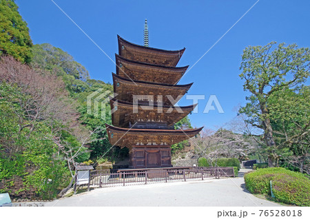 山口市の人気観光スポット国宝瑠璃光寺五重塔 山口市の人気観光スポット国宝瑠璃光寺五重塔 76528018