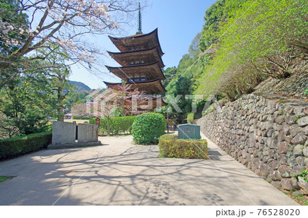 山口市の人気観光スポット国宝瑠璃光寺五重塔 山口市の人気観光スポット国宝瑠璃光寺五重塔 76528020