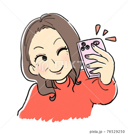 スマートフォンで自撮りをしている中年女性のイラスト素材