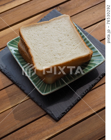 食パン パン 食べ物 76530292