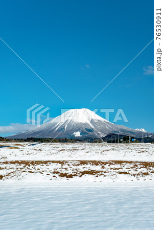 大山の雪景色 76530911