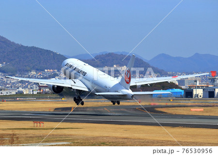 大阪国際空港 JAL 飛行機 離陸 大阪国際空港 JAL 飛行機 離陸 76530956