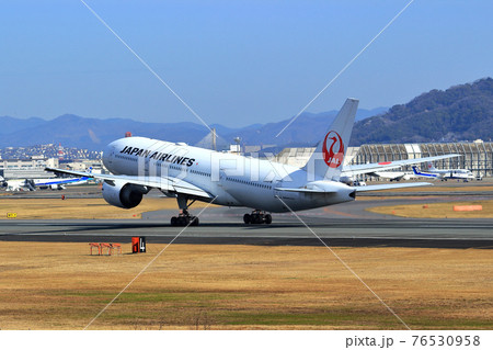 大阪国際空港 JAL 飛行機 離陸 大阪国際空港 JAL 飛行機 離陸 76530958