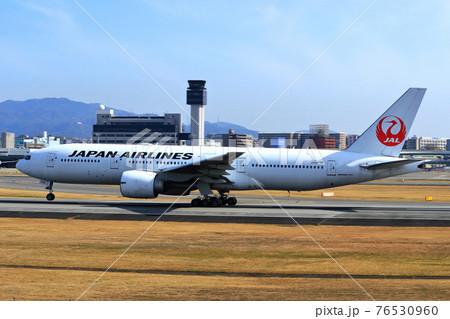 大阪国際空港 Jal 飛行機 離陸の写真素材