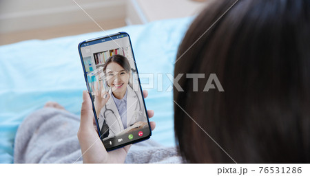 Telemedicine with female doctor 76531286
