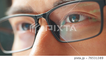 male eye wearing eyeglasses 76531389