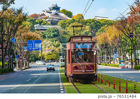 熊本市電と熊本城 76531484