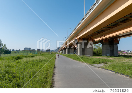 春の埼玉県川口市の風景　新荒川大橋　4月 76531826