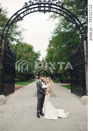 wedding couple walking in the park near the university in chicago wedding couple walking in the park near the university in chicago 76532712