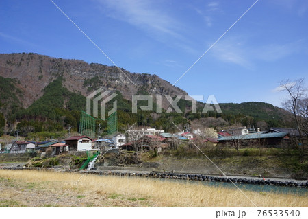 龍泉洞の山 宇霊羅山 龍泉洞の山 宇霊羅山 76533540