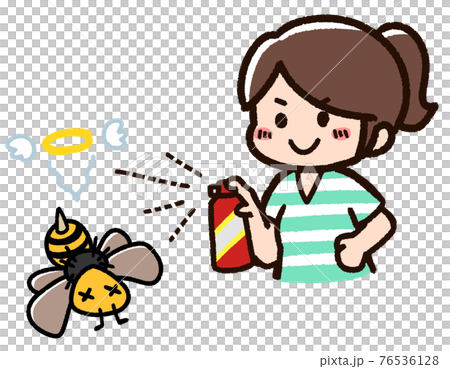 殺虫剤を使う女性　蜂 76536128