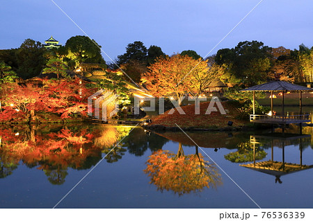 日本三名園 岡山後楽園 秋の幻想庭園の写真素材