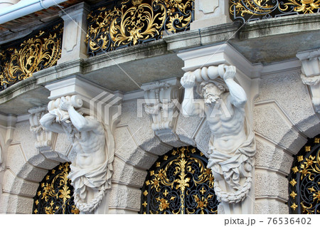 ドイツ、リンダーホーフ城 76536402