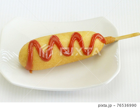 出店や屋台で定番のホットドッグ ホットスナックの写真素材