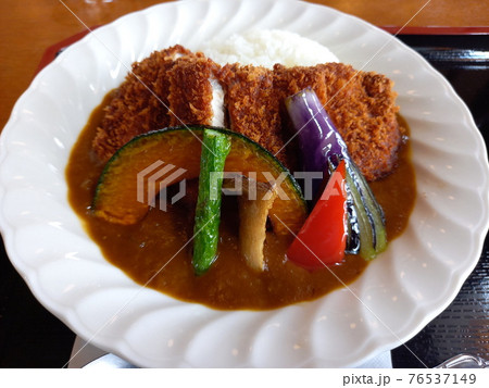 山の駅たかはらの名物「あっぷるカツカレー」 76537149