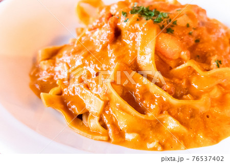 イタリア料理「トマトクリームパスタ」 76537402