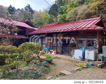 栃木県矢板市の四駆でしか行けない秘湯「赤滝鉱泉」の建物外観 76538039