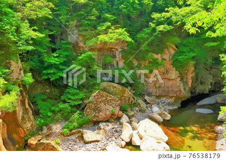 新緑の磊々峡 新緑の磊々峡 76538179