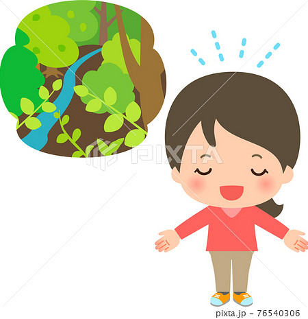 深呼吸する若い女性と森林のイメージ 76540306