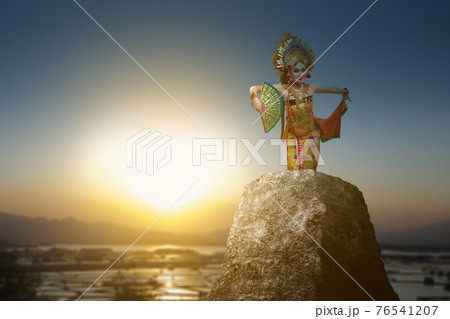 Asian woman dancing Balinese traditional dance (Kembang Girang dance) Asian woman dancing Balinese traditional dance (Kembang Girang dance) 76541207