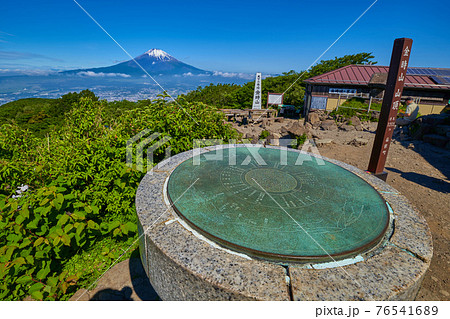 静岡県(神奈川県)の金時山の山頂にある方位盤 静岡県(神奈川県)の金時山の山頂にある方位盤 76541689