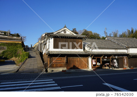 石畳の坂道が続く酢屋の坂　杵築の城下町（大分県杵築市） 76542030