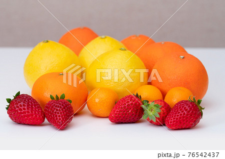 果物のイメージ 物撮り(スタジオ撮影) 白バック 果物のイメージ 物撮り(スタジオ撮影) 白バック 76542437