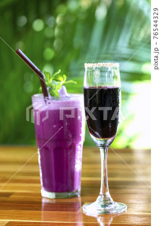 Freshly squeezed mulberry juice 76544329