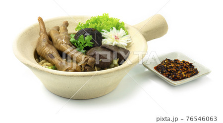 Clay Pot Egg Noodles with Braised Feet Chicken decorate Mushroom 76546063