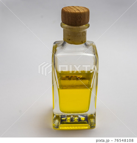 Transparent rectangular glass bottle with a cork stopper 76548108