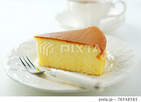 チーズケーキ スフレ と紅茶の写真素材