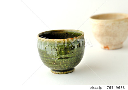 織部焼の汲出し湯呑と志野焼の湯吞 76549688