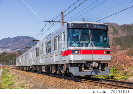長野電鉄3000系(元東京メトロ日比谷線03系)上条駅付近 76552813