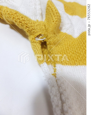 破けた洋服 破けた洋服 76553282