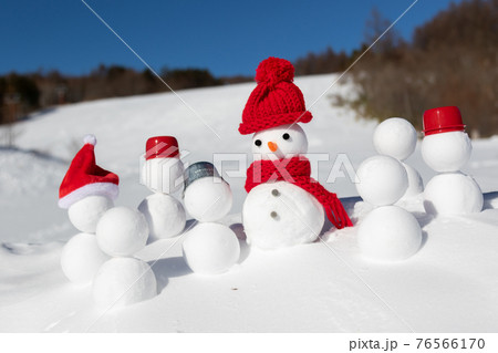 たくさんの雪だるま たくさんの雪だるま 76566170